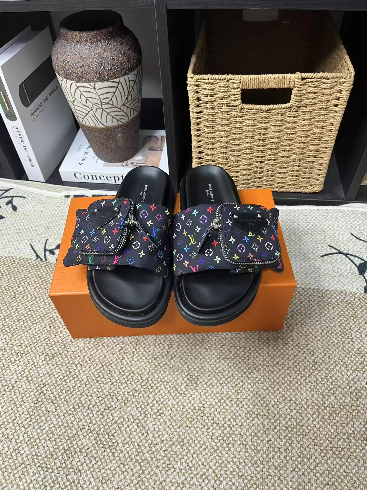 P380 yuan LV Louis Vuitton Full of high-end feel! A popular model among bloggers at home and abroad, it’s retro and fashionable, and looks stunning on your feet! Mainly recommended model on the official website★ ━━━━━ ЅᏇєєt ━━━━━ ▪️Upper: original calfskin ➕5D printing process ▪️Inner: imported mixed sheepskin ▪️Outsole: original molded foam outsole ▪️Size: Female 35-40 Men's 39-44 (women's 41 men's 45)